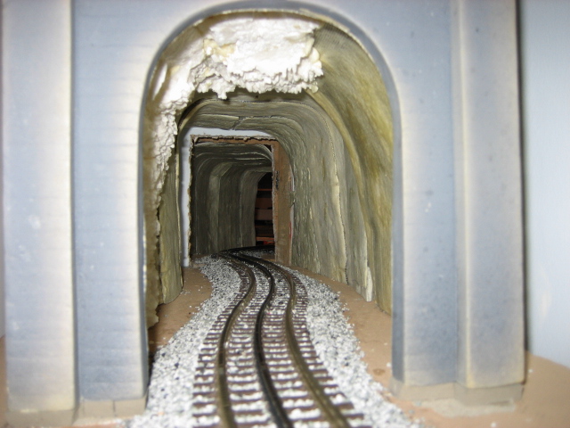 Posts Tagged ‘eric siegel o-scale layout tunnel construction’