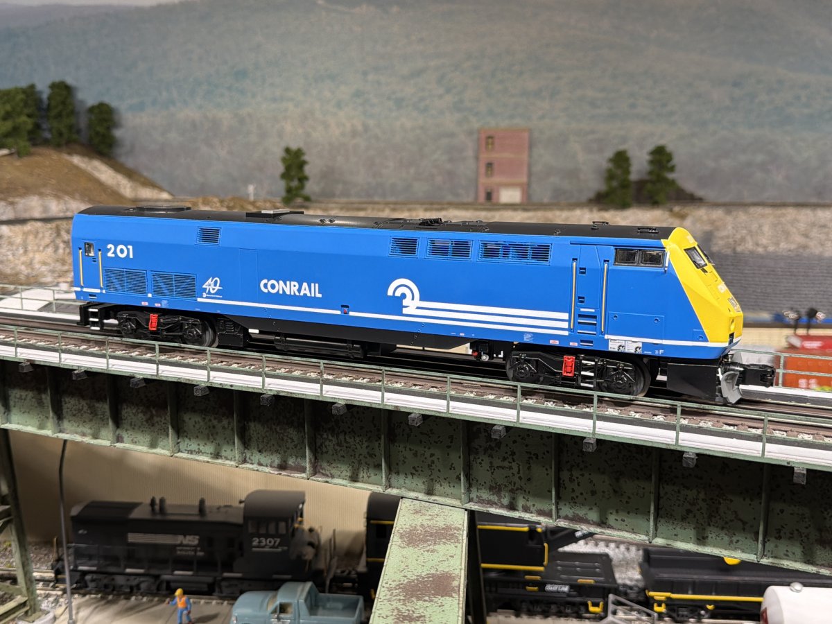 Metro North - Conrail Heritage P42 Genesis Locomotive