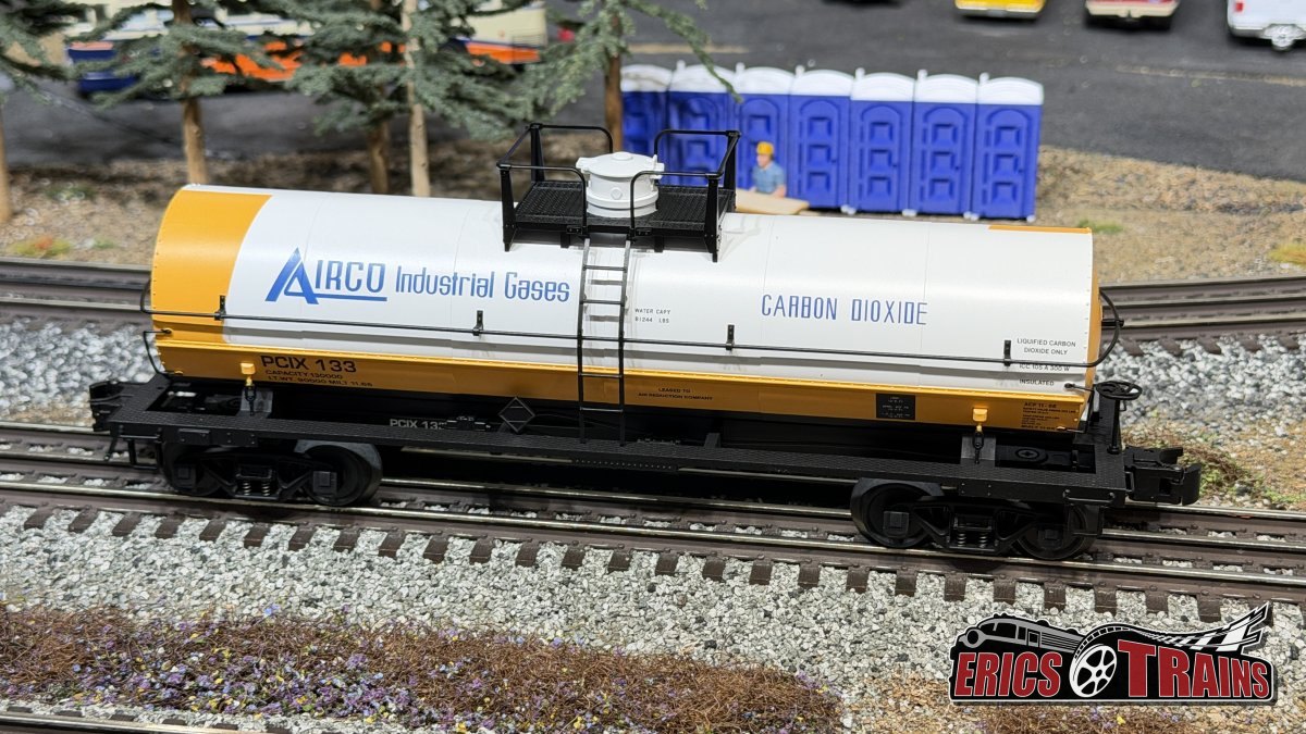 O 11,000 Gallon Tank Car