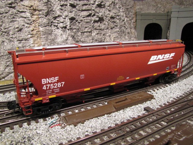 BNSF Trinity 5161 cu. ft. Covered Hopper #475287