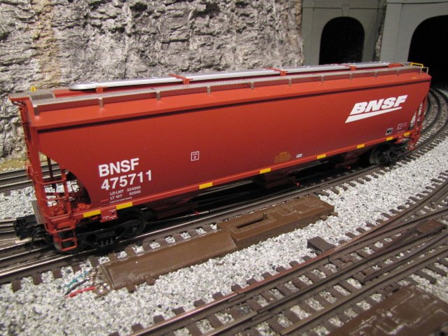 BNSF Trinity 5161 cu. ft. Covered Hopper #475711