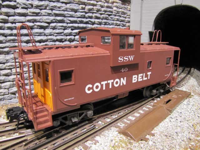 Cotton Belt #40 Extended Vision Caboose