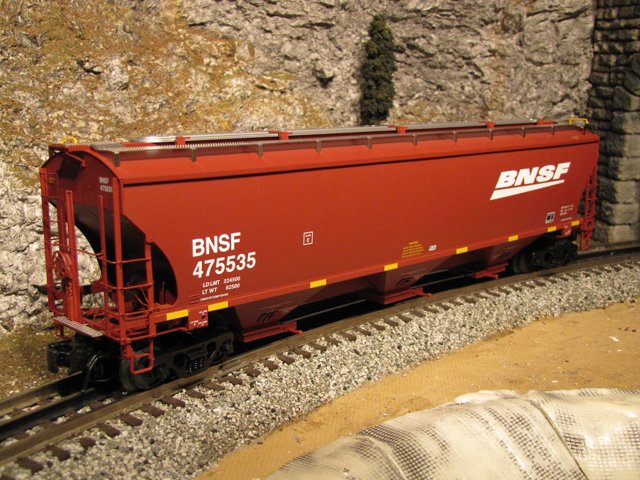 BNSFTrinity Covered Hopper #475535