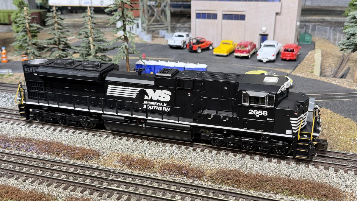 Norfolk Southern SD70M-2 #2658 Diesel Engine w/Legacy
