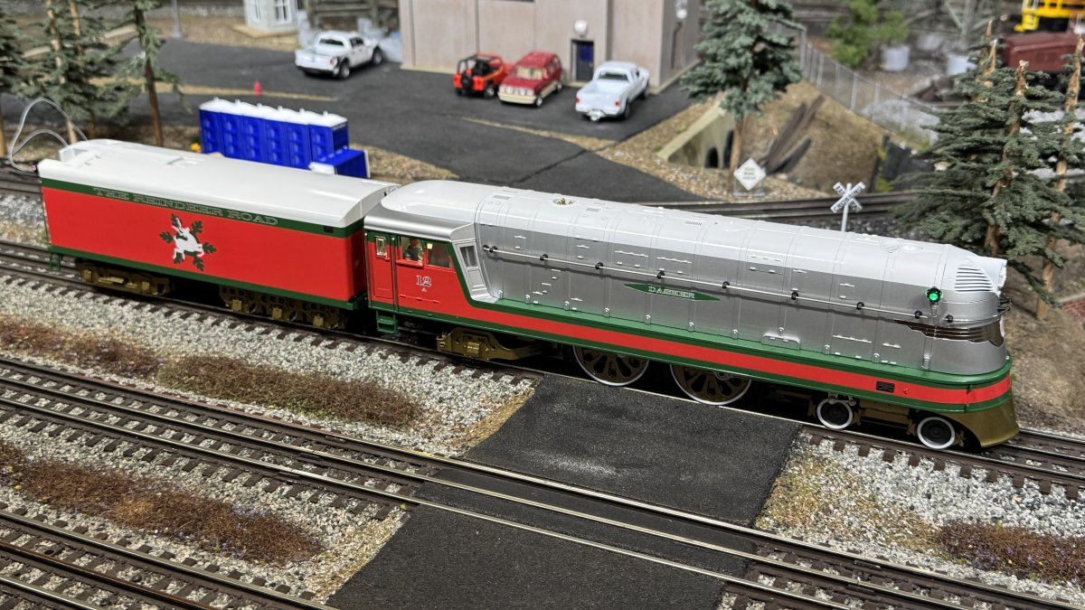 NORTH POLE CENTRAL "Hiawatha" 4-4-2