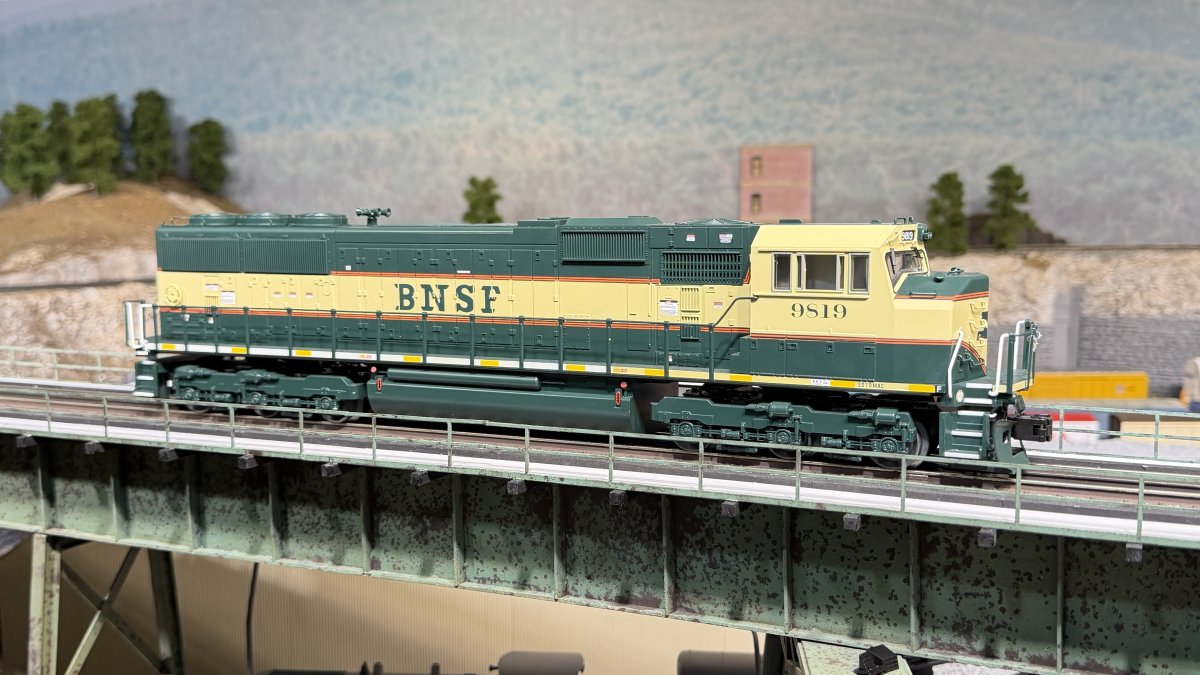 BNSF SD70MAC