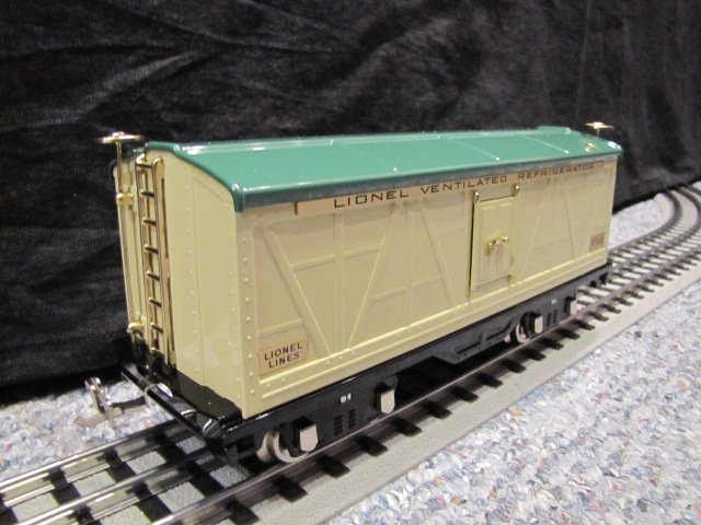 No. 514R Std. Gauge Refrigerator Car Ivory/Peacock w/Brass Trim