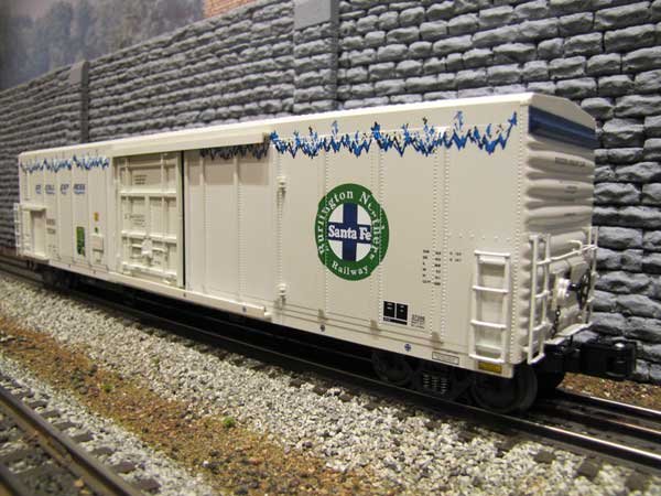 BNSF 57' Mechanical Refrigerator Car w/Ice Cold Smoke Effect