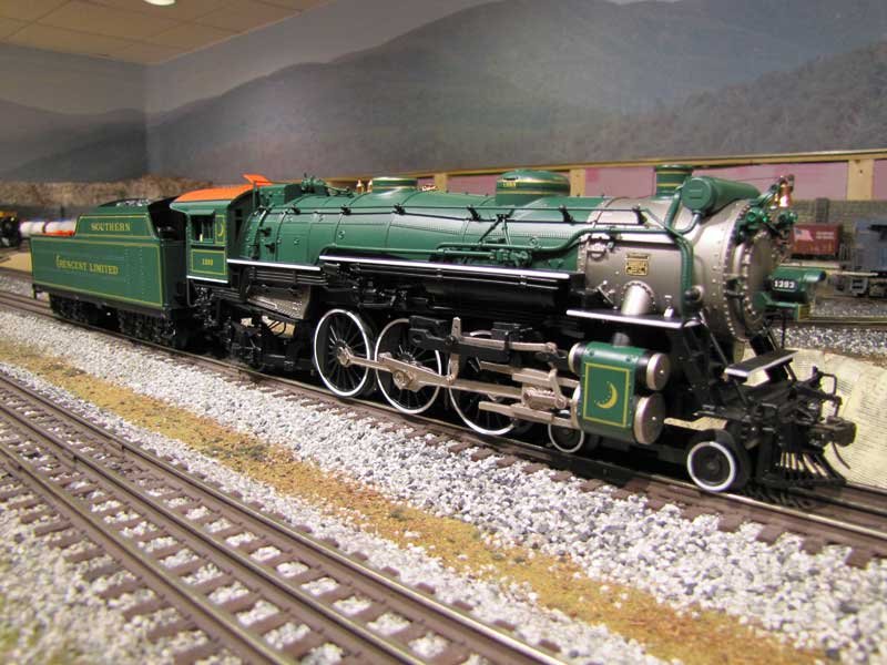 Crescent Limited 4-6-2 Pacific Steam Locomotive #1393 w/Legacy