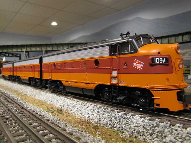 Milwaukee Road F-7 A-A Set w/added B unit