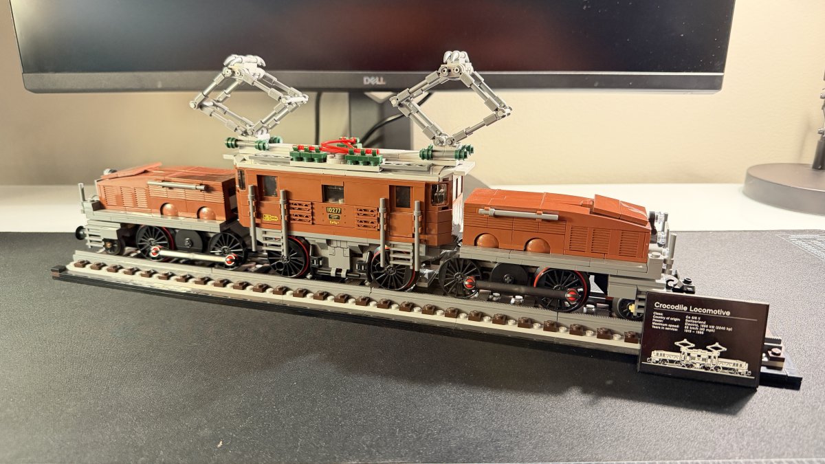 LEGO Crocodile Locomotive