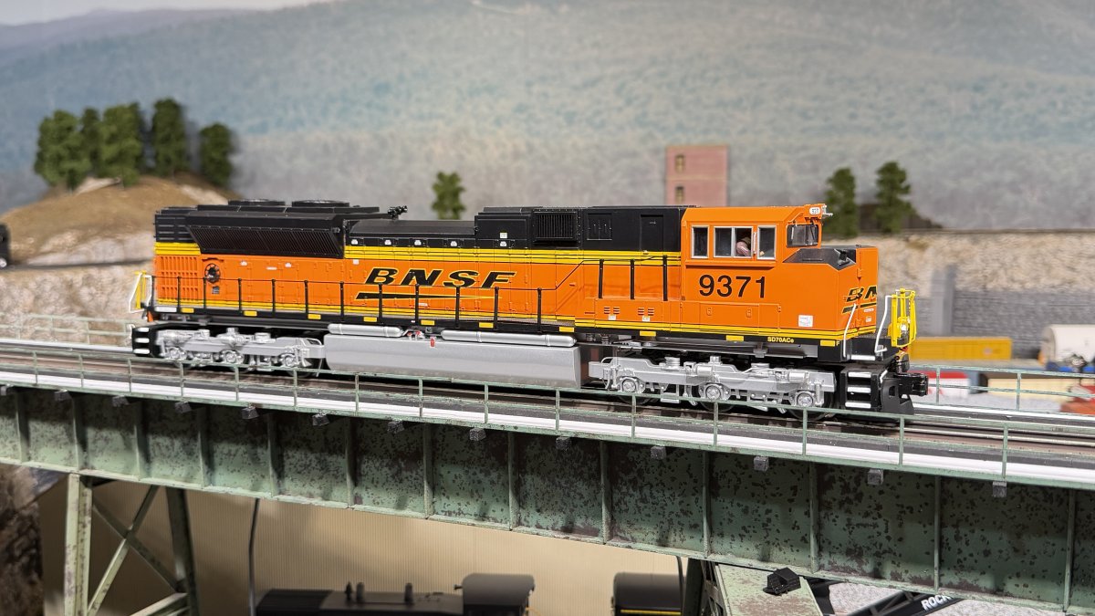 BNSF SD70ACe Diesel Engine w/Proto-Sound 2.0