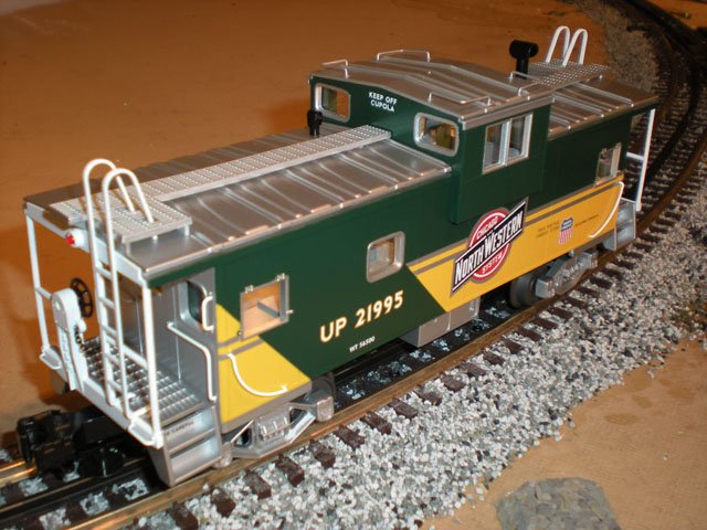 Chicago Northwestern Heritage Set Extended Vision Caboose