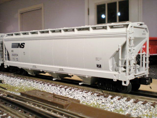 Norfolk Southern 6-Car 3-Bay Centerflow Hopper Car Set