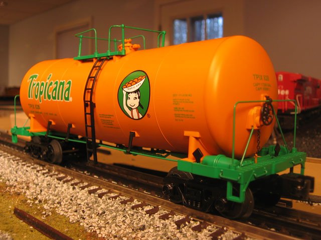 Tropicana Funnel Flow Tank Car #828