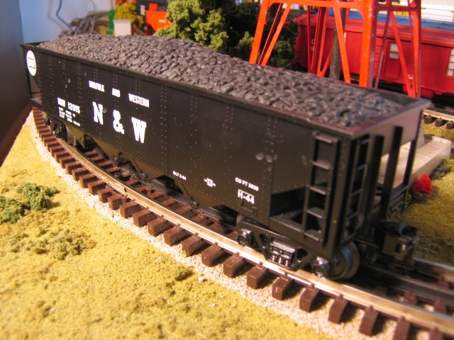 Norfolk & Western Hopper Car w/Operating Coal Load