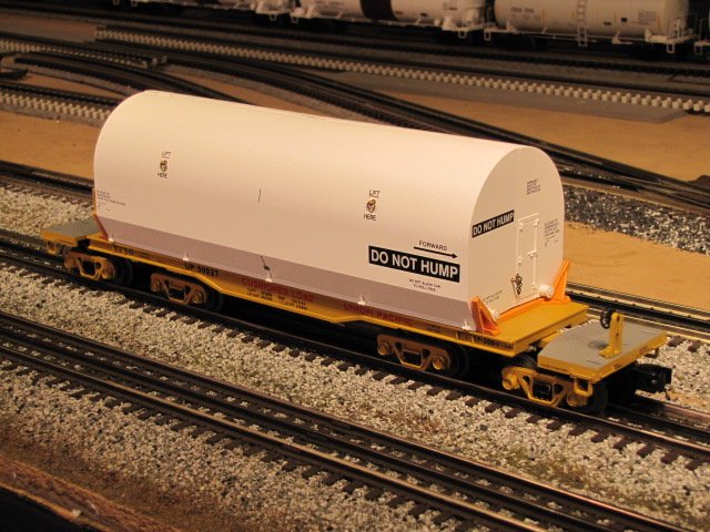 Union Pacific 47' Heavy Duty Flat Car w/Center Rocket Segment