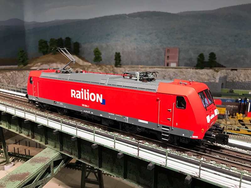 Railion TRAXX F140 AC-1 Electric Engine w/Proto-Sound 3.0