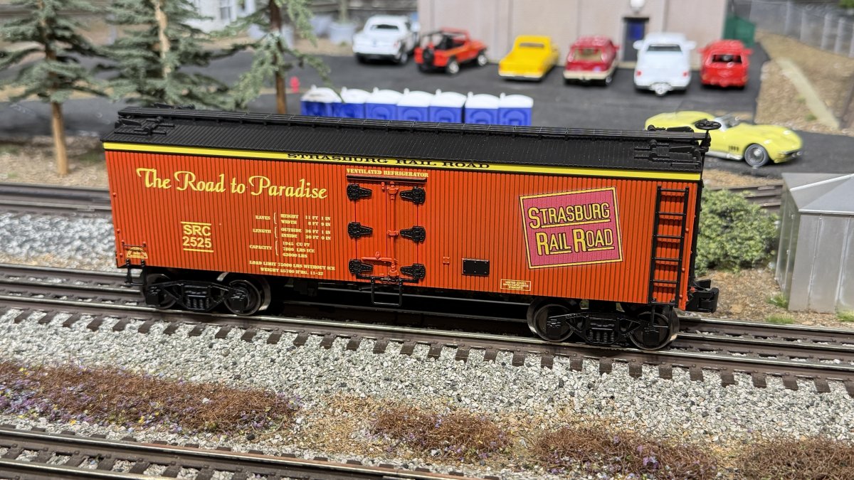 Strasburg 36ft Wood Side Reefer Car